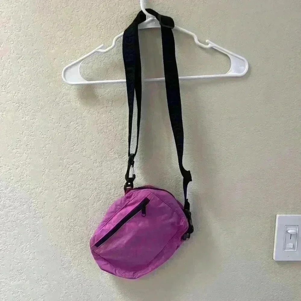 BAGGU Pink and Purple Crossbody Bag with Adjustable Straps